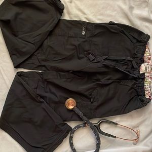 Koi Women’s Lindsey Cargo scrub pants. Super cute and comfy! Black, size XS.